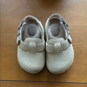 Toddler girl tan suede clogs